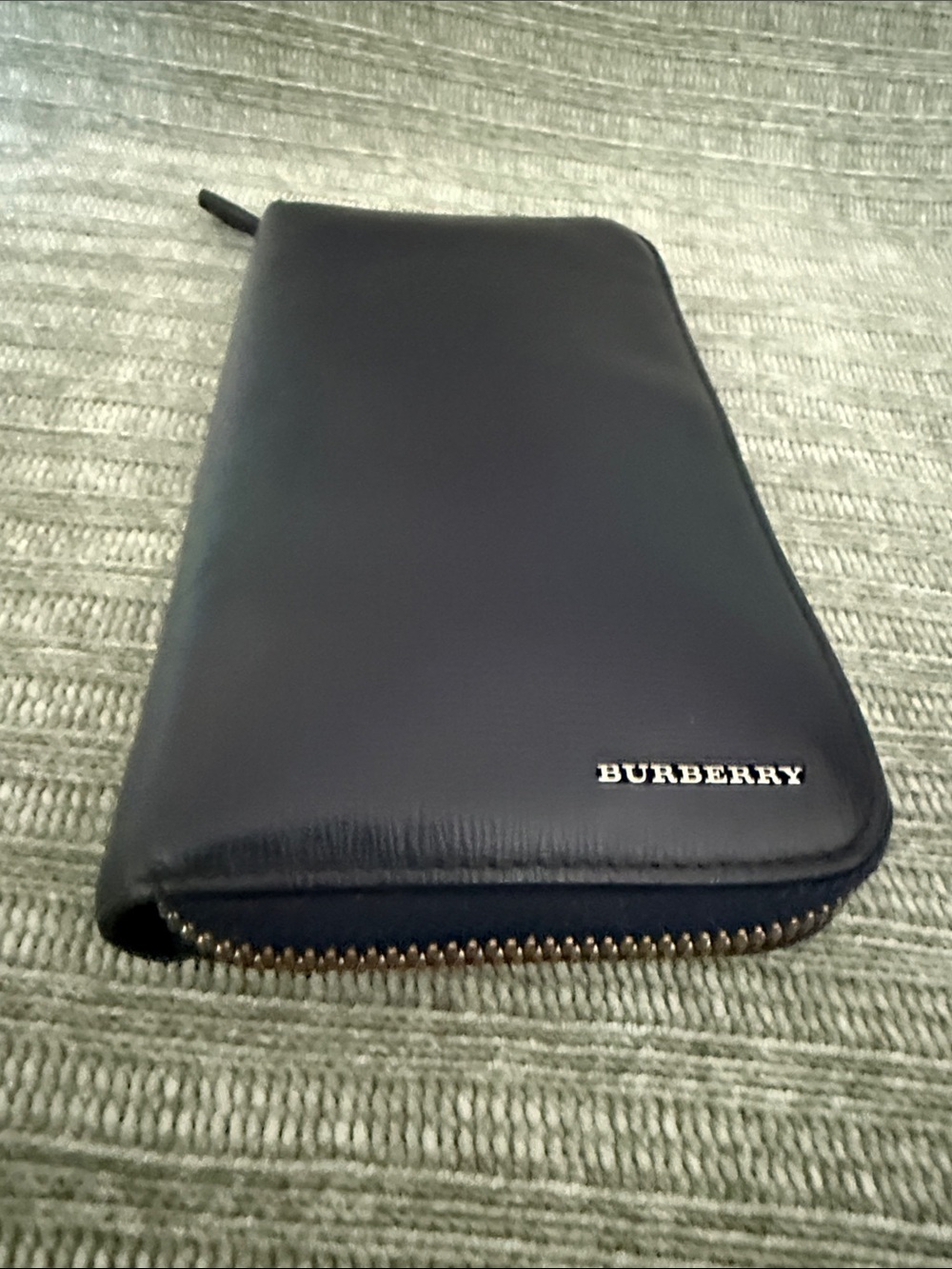 Burberry woman’s Black Solid Zip-Around Long Wallet with Credit Card Slots - Picture 2 of 11